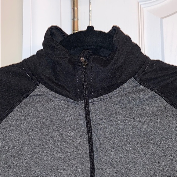 Athletic pull over - Picture 2 of 3